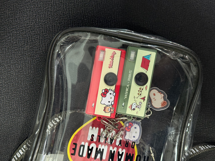 Yashica Funtastic Keychain Camera Hello Kitty product in gebruik
