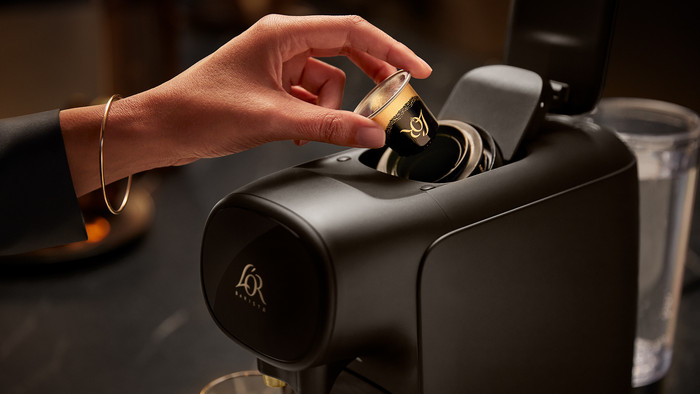Philips L'OR Barista Sublime LM9012/60 Zwart product in gebruik