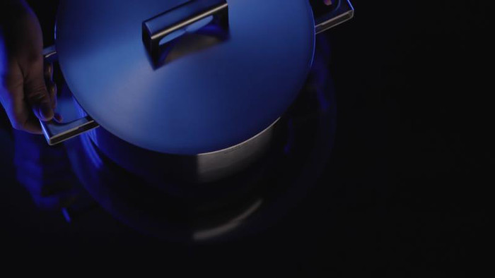 WMF Ultimate Cool Pannenset 5-delig + glazen deksel product in gebruik