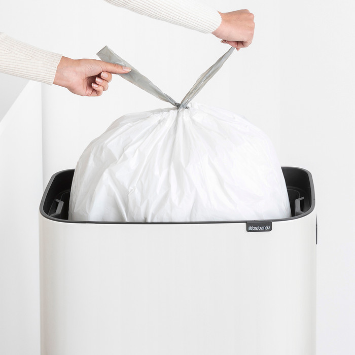 Brabantia Bo Touch Bin Hi Prullenbak - 60 l - wit product in gebruik