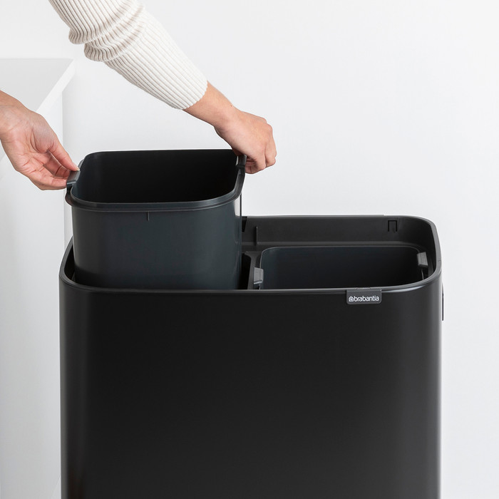 Brabantia Bo Touch Bin Hi afvalemmer 2 x 30 liter Matt Black product in gebruik