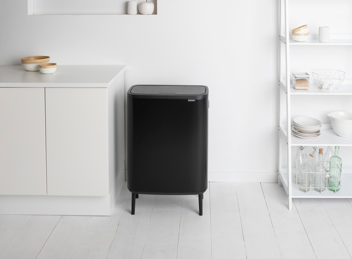 Brabantia Bo Touch Bin Hi afvalemmer 2 x 30 liter Matt Black product in gebruik