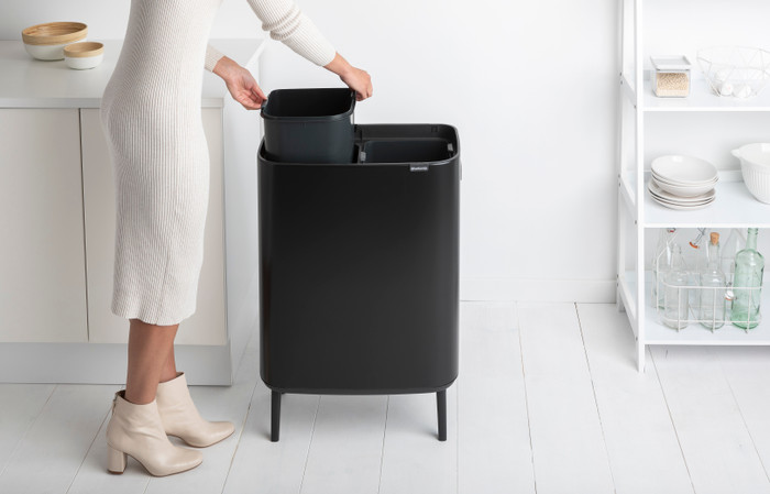 Brabantia Bo Touch Bin Hi afvalemmer 2 x 30 liter Matt Black product in gebruik