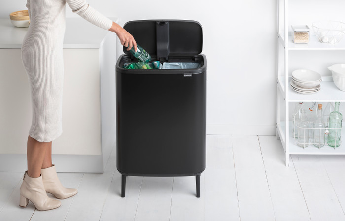 Brabantia Bo Touch Bin Hi afvalemmer 2 x 30 liter Matt Black product in gebruik