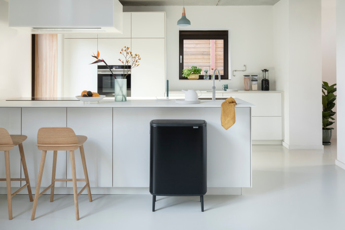 Brabantia Bo Touch Bin Hi afvalemmer 2 x 30 liter Matt Black product in gebruik