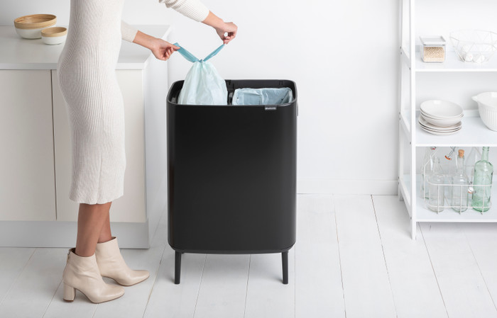 Brabantia Bo Touch Bin Hi afvalemmer 2 x 30 liter Matt Black product in gebruik