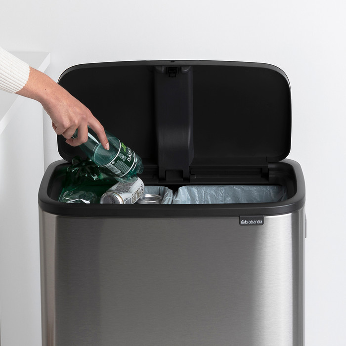 Brabantia Bo Touch Bin Hi afvalemmer 2 x 30 liter Matt Steel Fingerprint Proof product in gebruik