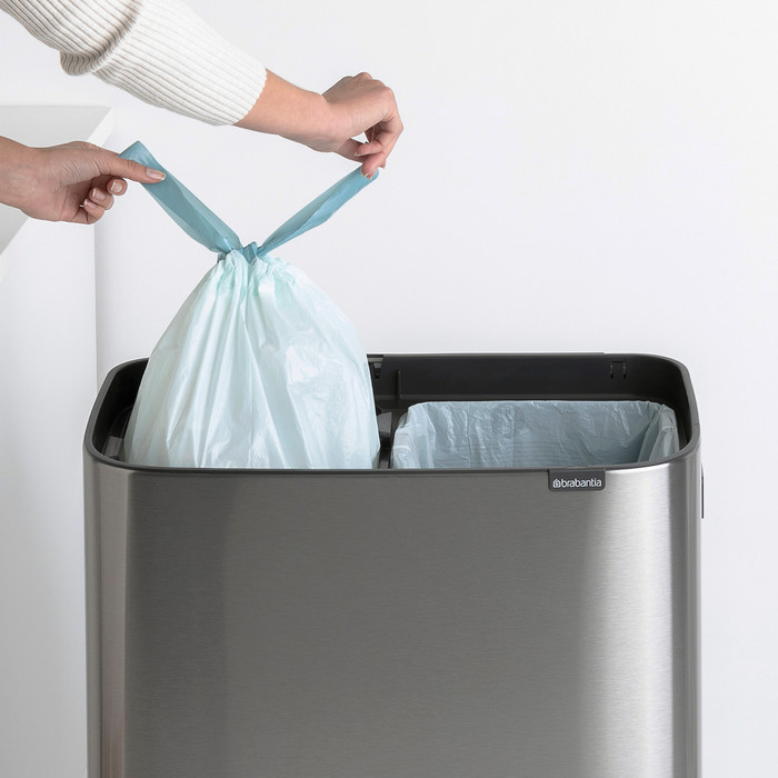 Brabantia Bo Touch Bin Hi afvalemmer 2 x 30 liter Matt Steel Fingerprint Proof product in gebruik