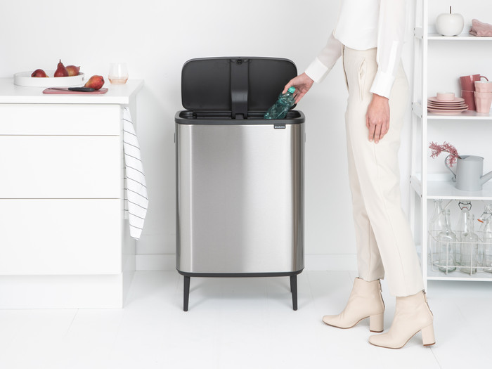 Brabantia Bo Touch Bin Hi afvalemmer 2 x 30 liter Matt Steel Fingerprint Proof product in gebruik