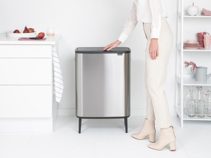 Brabantia Bo Touch Bin Hi afvalemmer 2 x 30 liter Matt Steel Fingerprint Proof product in gebruik
