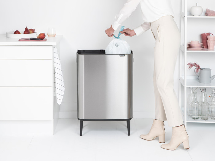Brabantia Bo Touch Bin Hi afvalemmer 2 x 30 liter Matt Steel Fingerprint Proof product in gebruik