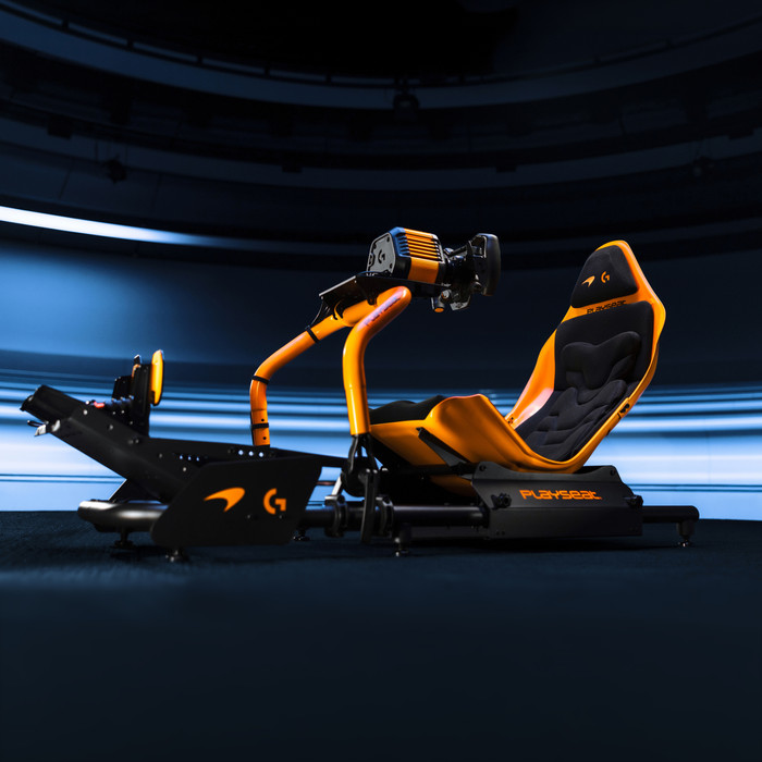 Logitech G RS50 McLaren Racestuur TRUEFORCE PlayStation + PC product in gebruik