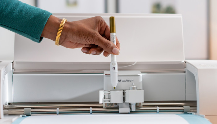 Cricut Pennen met extra fijne punt 0,4 mm Ultimate (set van 30) + adapter product in gebruik