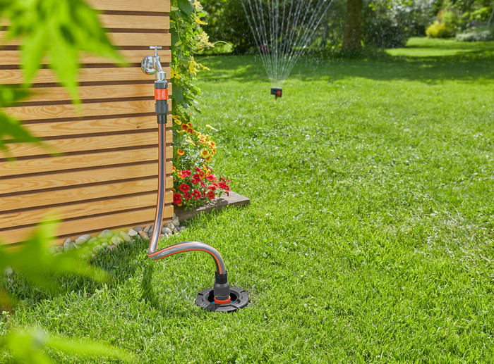 Gardena Pipeline complete set oscillating sprinkler product in use