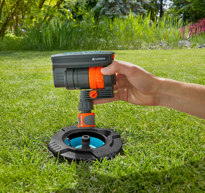 Gardena Pipeline complete set oscillating sprinkler product in use