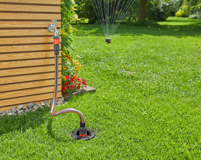 Gardena Pipeline complete set oscillating sprinkler product in use