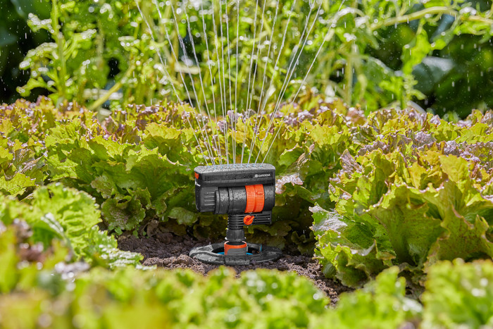 Gardena Pipeline complete set oscillating sprinkler product in use
