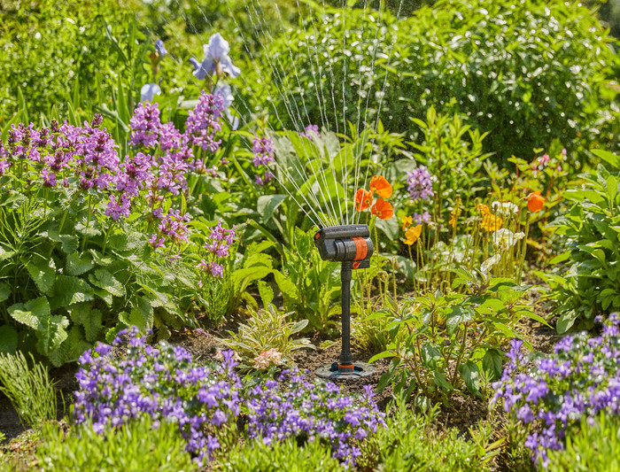 Gardena Pipeline complete set oscillating sprinkler product in use
