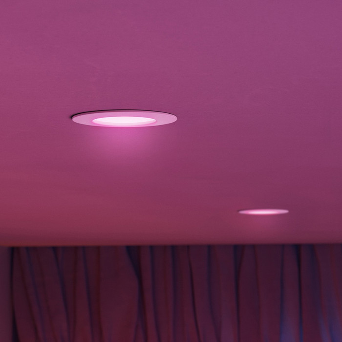 Philips Hue Inbouwspot Slim 3-Pack - White and Color - 90mm - Wit product in gebruik