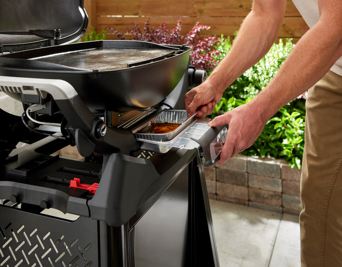 Weber Q2200N with Underframe product in use
