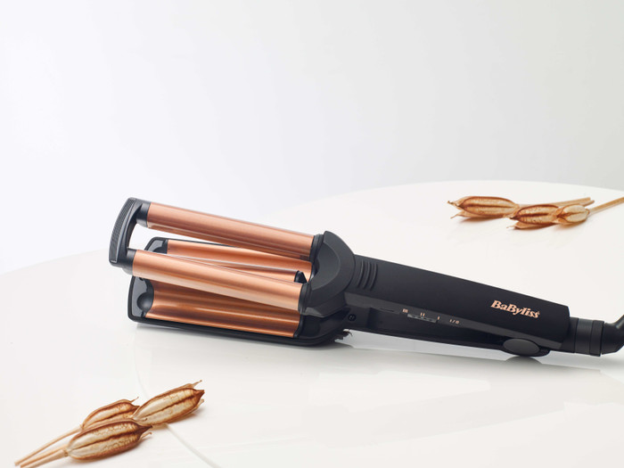BaByliss Deep Waves W2447E product in use
