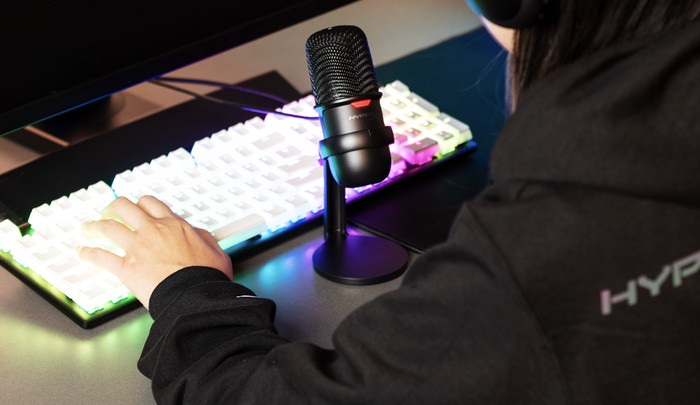 HyperX Solo Cast product in use