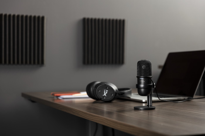 HyperX Solo Cast product in use