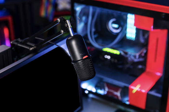 HyperX Solo Cast product in use