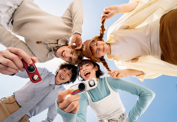Insta360 GO 3S Retro Bundle Wit 128GB product in gebruik