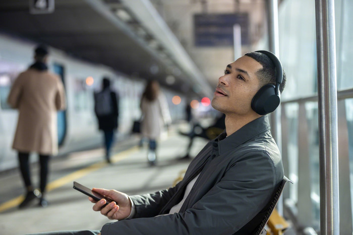 Sony WH-1000XM5 Zwart product in gebruik
