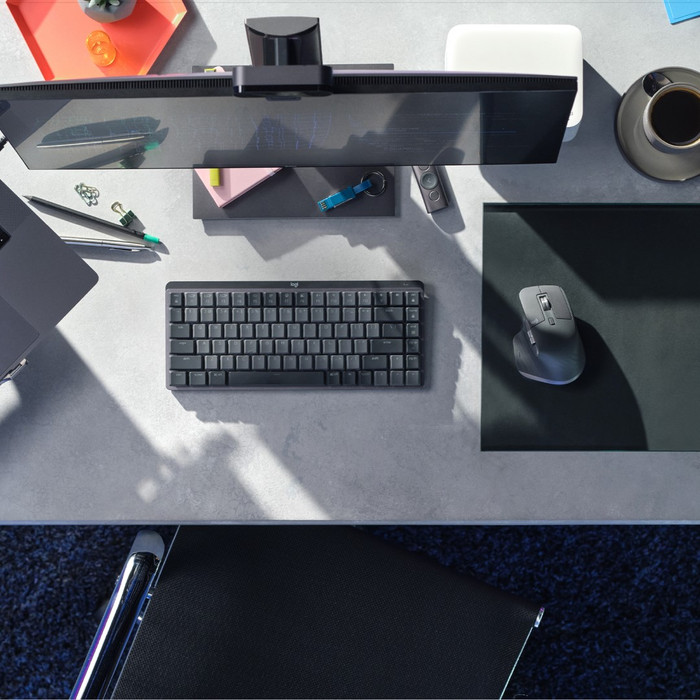 Logitech MX Mechanical Mini Wireless Keyboard AZERTY + Logitech MX Master 3S product in use