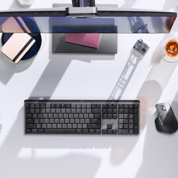 Logitech MX Mechanical Wireless Keyboard AZERTY + Logitech MX Master 3S product in use