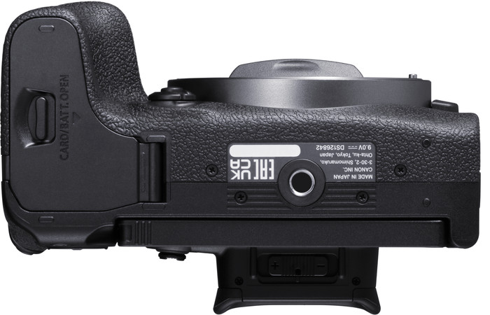 Canon EOS R10 + RF-S 18-150mm f/3.5-6.3 IS STM bottom