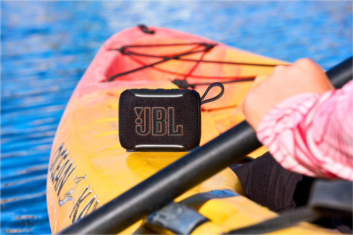 JBL Go 5 Black product in use