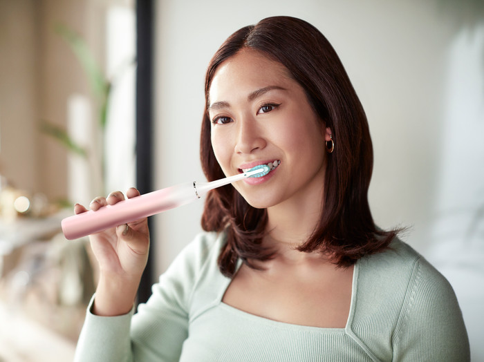 Philips Sonicare DiamondClean 9000 HX9911/84 Gradient Pink produkt in gebrauch