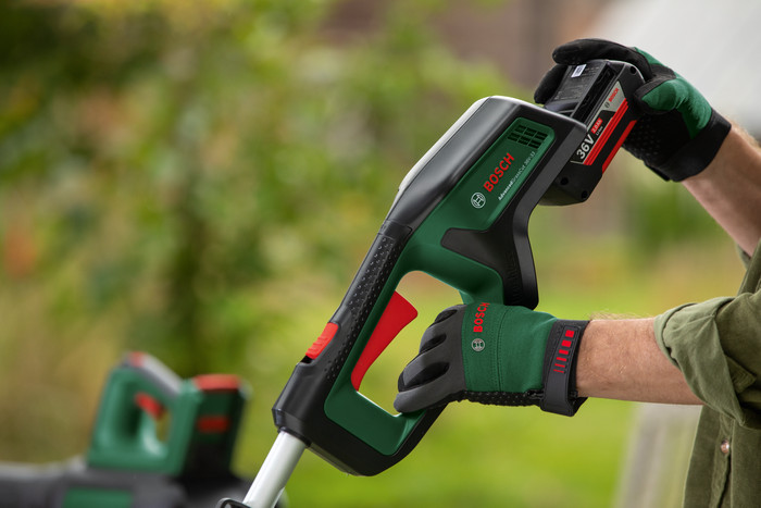 Bosch AdvancedGrassCut 36V-33 (zonder accu) product in gebruik