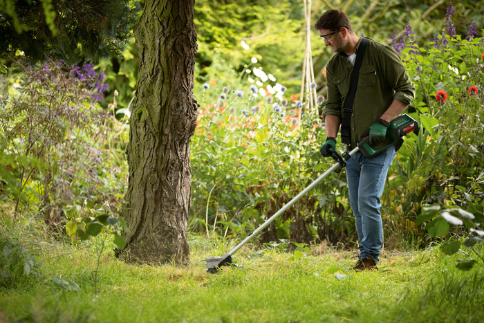 Bosch AdvancedGrassCut 36V-33 (zonder accu) product in gebruik