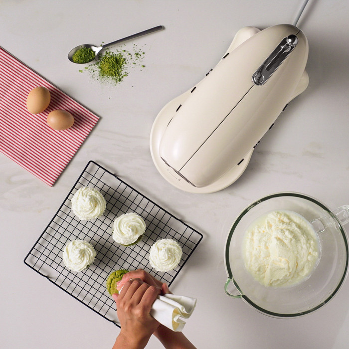 SMEG SMF03CREU Crème product in gebruik