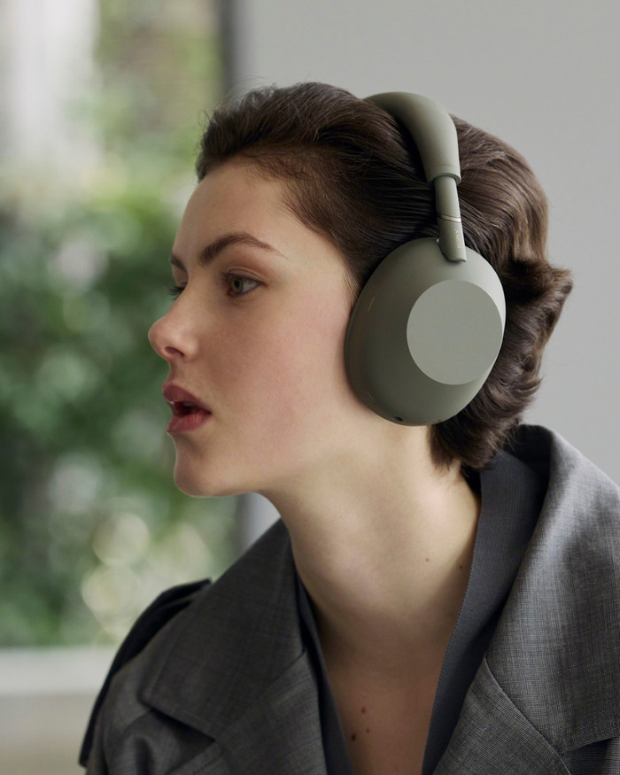 Sony WH1000XM6 Groen product in gebruik