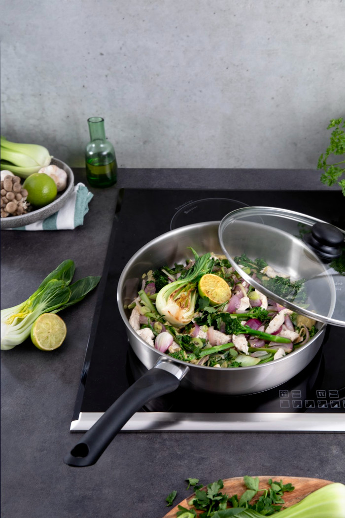 BK Bold High-Sided Skillet 28cm product in use