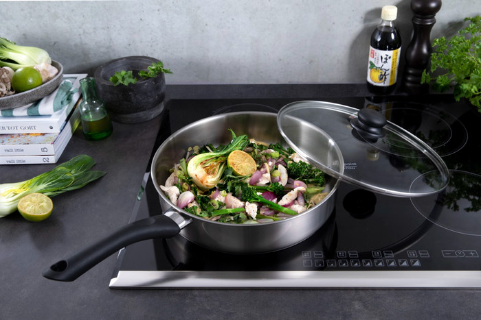 BK Bold High-Sided Skillet 28cm product in use