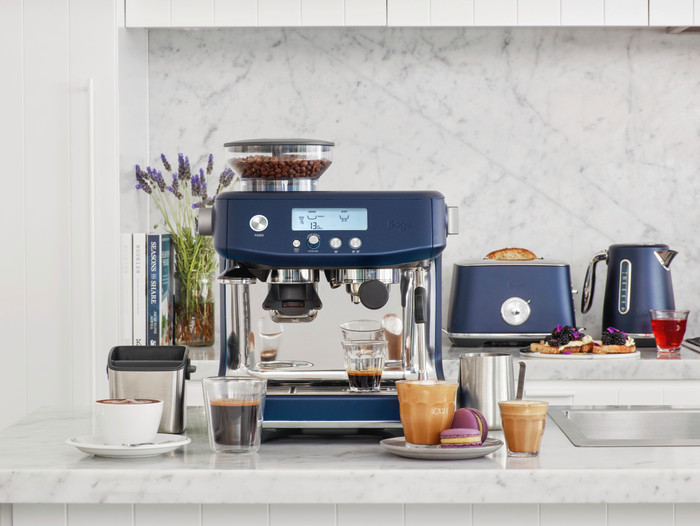 Sage the Barista Pro Damson Blue product in gebruik