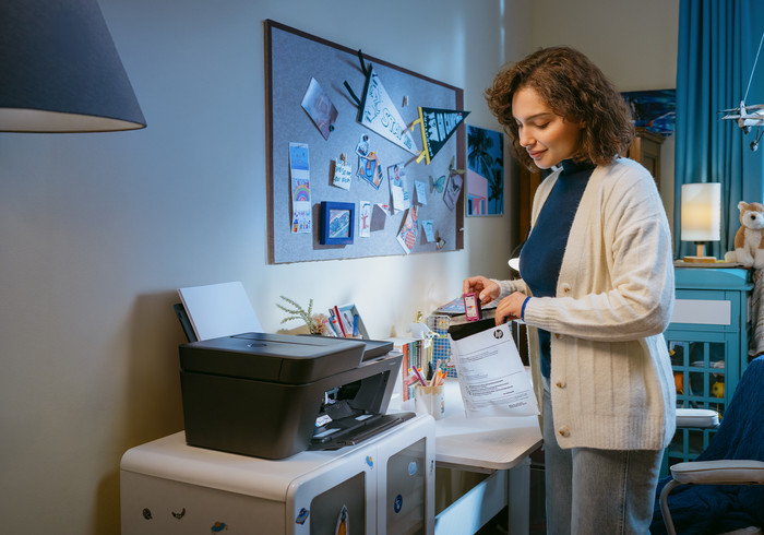 HP DeskJet 4310 Zwart product in gebruik