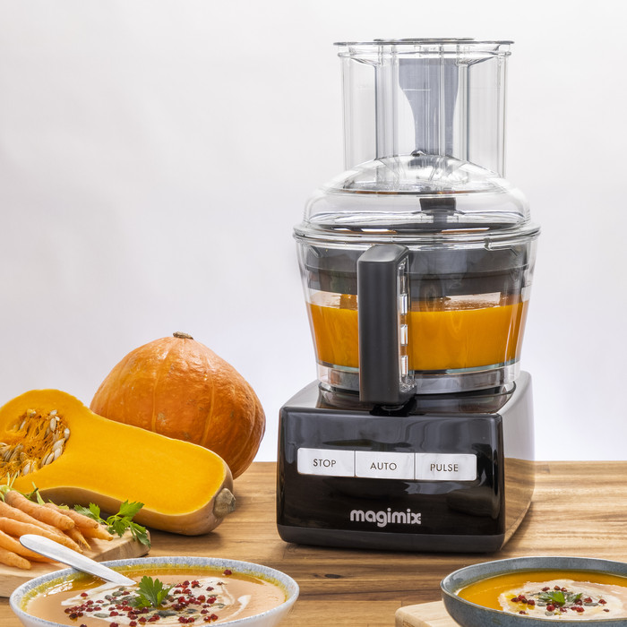 Magimix CS 3200 XL Black product in use