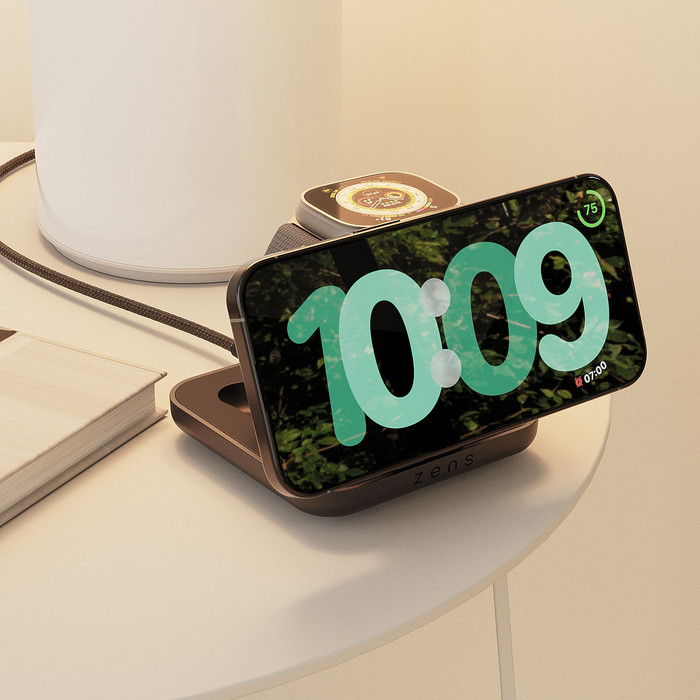 Zens 2-in-1 MagSafe met Qi2 Draadloze Oplader 45W met Standaard en Watch Stand product in gebruik