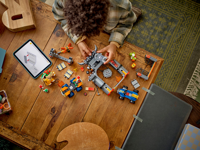 LEGO Super Mario Mario Kart - Bowsers kasteel 72039 product in gebruik