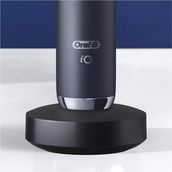 Oral-B iO 9n Rose Quartz and Onyx Black Duo Pack Special Edition detail