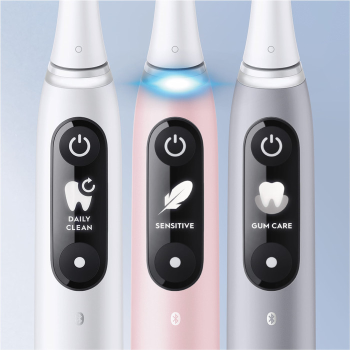 Oral-B iO Series 6N Light Pink + Extra iO Gentle Care Brush Attachment detail