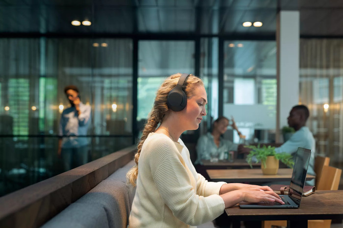 Philips TAH8506 Zwart product in gebruik