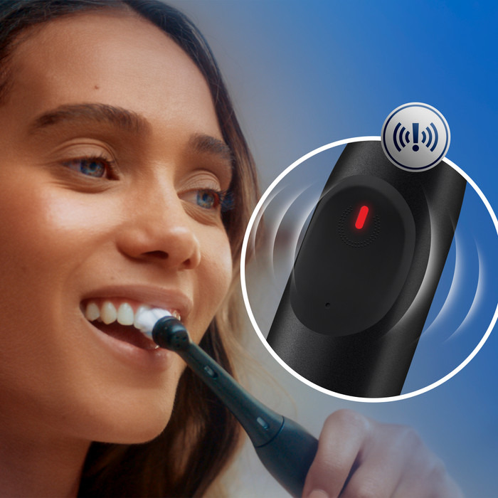 Oral-B iO 2 Zwart product in gebruik